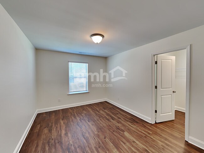 Building Photo - 1127 Amberly Wy