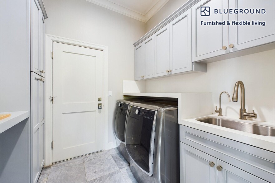 Building Photo - 20200 Glen Brae Dr