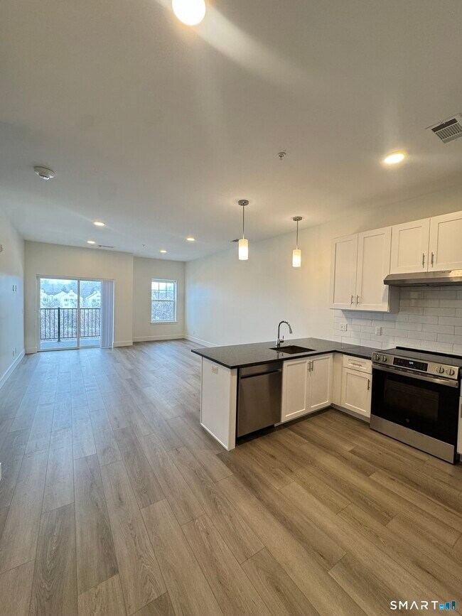 Building Photo - 414 Berlin Tpke