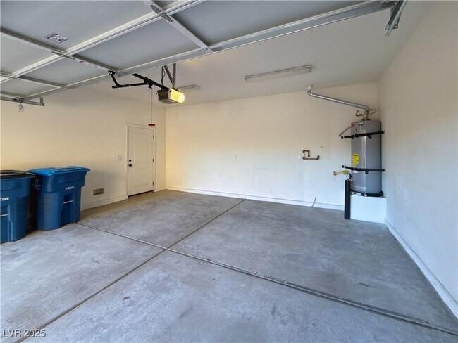 Building Photo - 3933 Bagua Ct