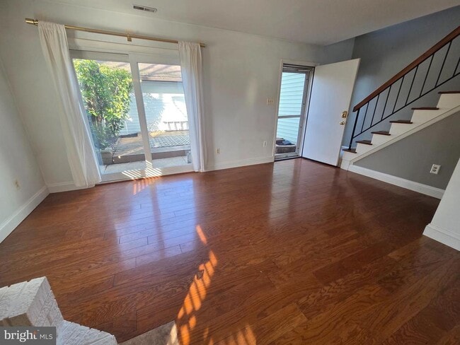 Building Photo - 1729 Leisure Way