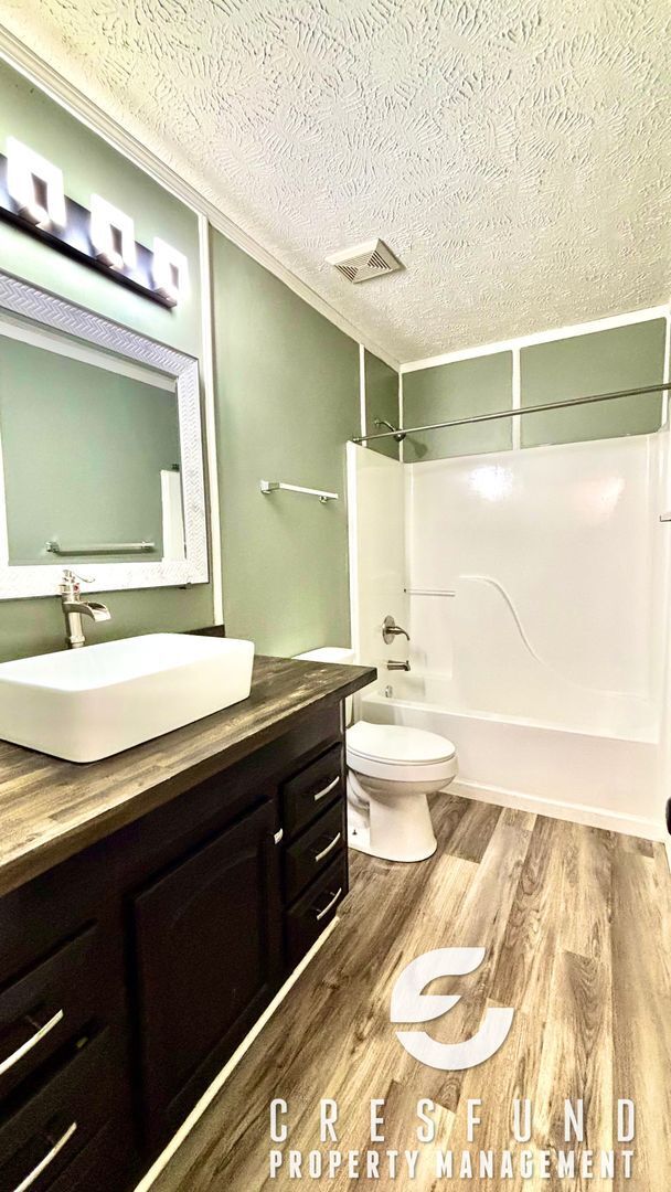 Building Photo - Beautifully Updated 3 Bedroom, 2 Bathroom ...