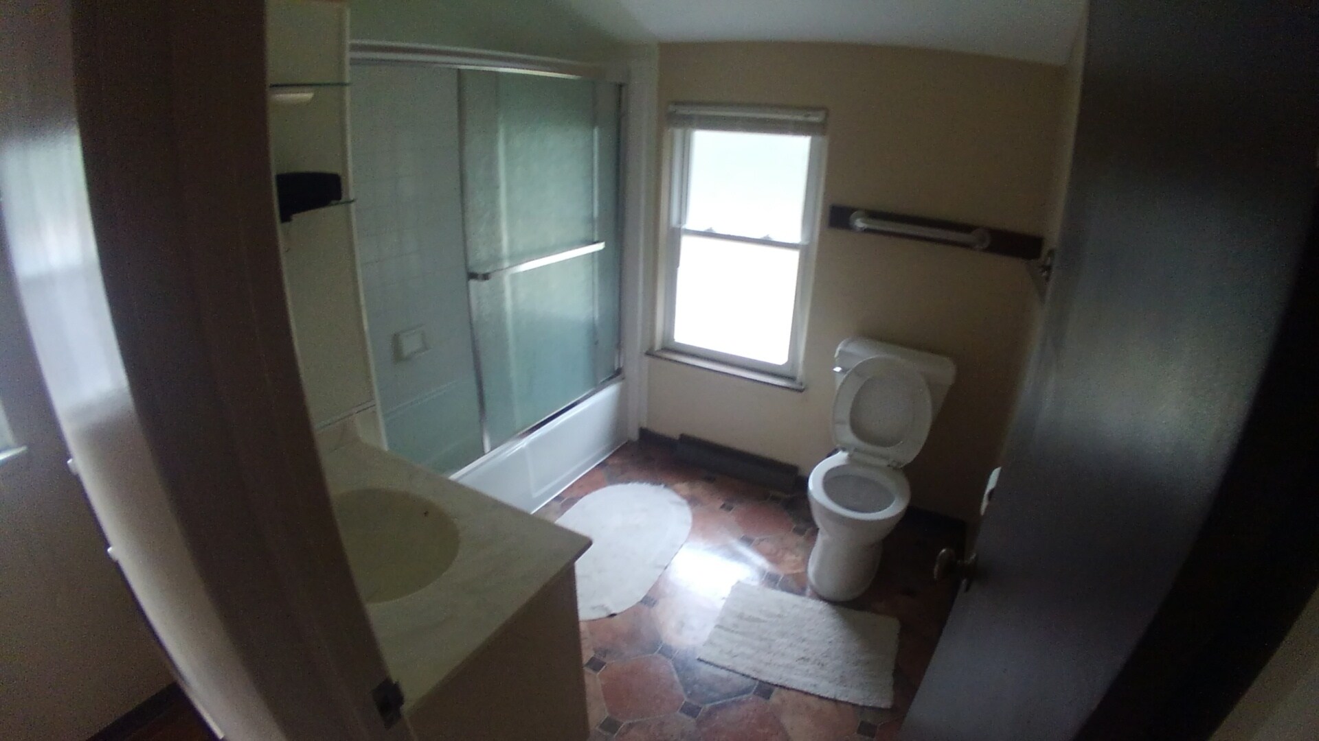 Main Bathroom - 2718 Roseland Ave