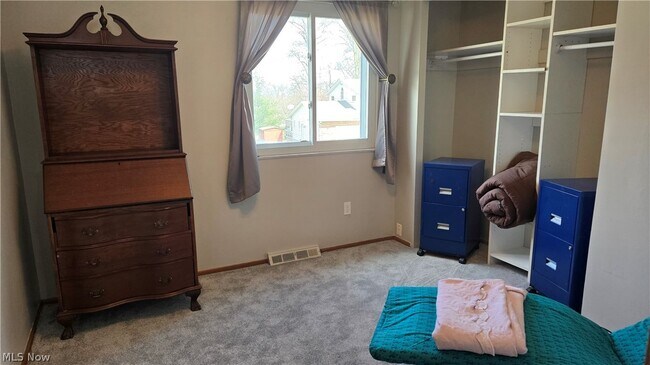 Building Photo - 2319 Green Acres Dr