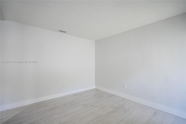Building Photo - 465 NE 59th St