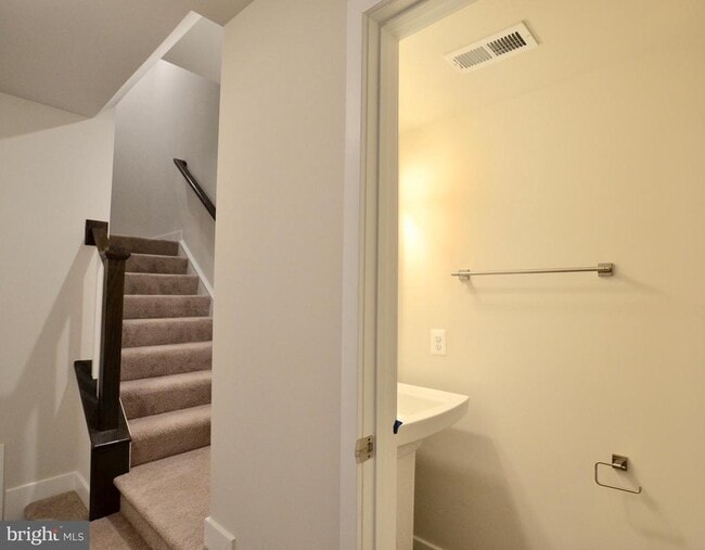 Building Photo - 30 Quebec Ct