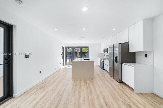 Building Photo - 11 NE 51st St
