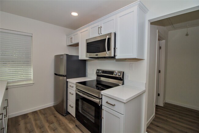 Building Photo - 7 Woody Creek Dr