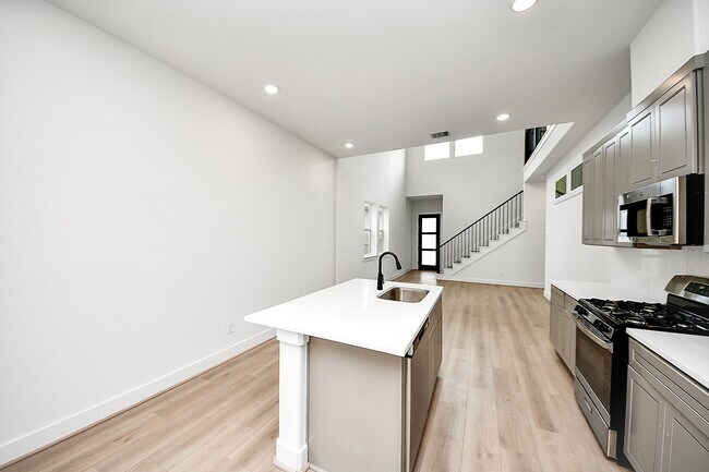 Building Photo - 4338 Avron Dr