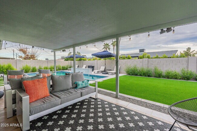 Building Photo - 8725 E Palo Verde Dr