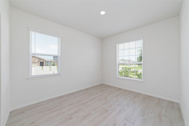 Building Photo - 3000 Iron Woods Dr