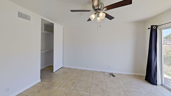 Building Photo - 4/Bedroom  Home for Lease in West Hills!