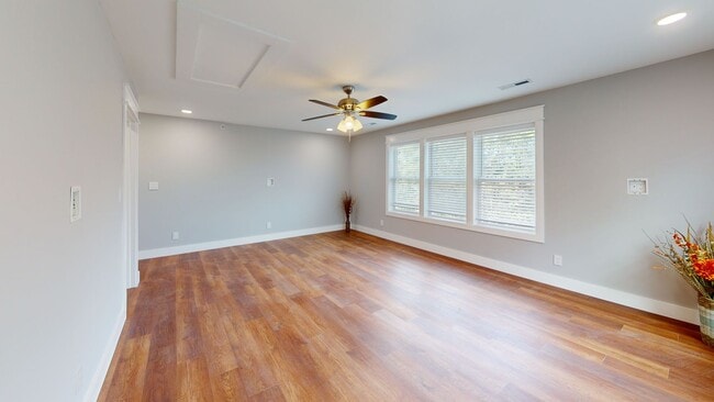 Building Photo - 1315 Forest Ave