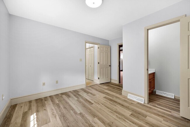 Building Photo - 684 Steinman Ct