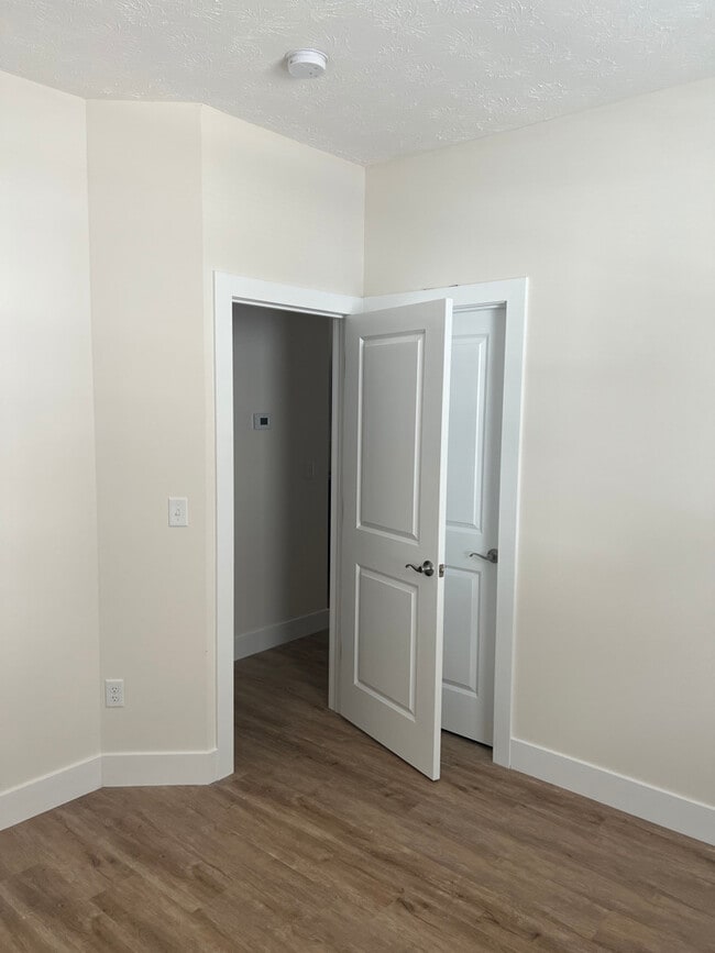 Building Photo - 809 Courtyard Ln