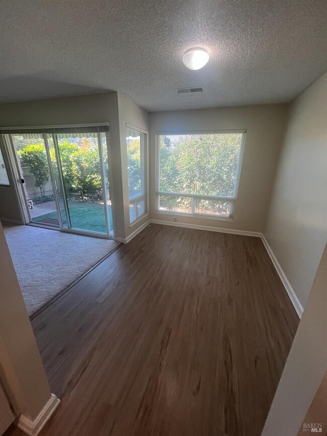 Building Photo - 341 Rockgreen Pl