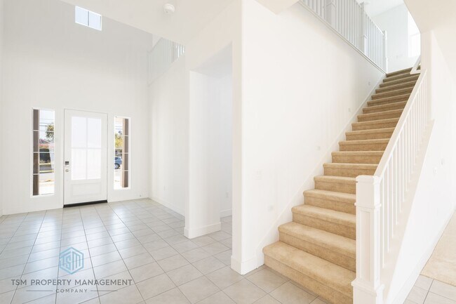 Building Photo - 15437 La Subida Dr