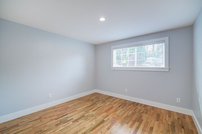 Building Photo - 3Bd/1.5Ba Bellevue House