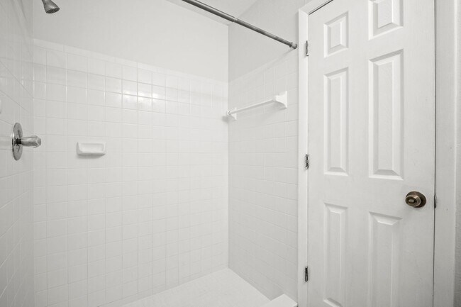Building Photo - Newly remodeled 2 bedroom, 2 bathroom home...