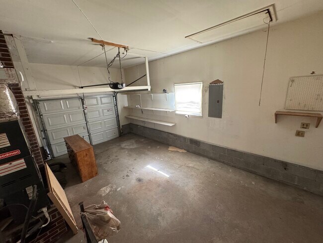 Building Photo - 117 Southerland Dr
