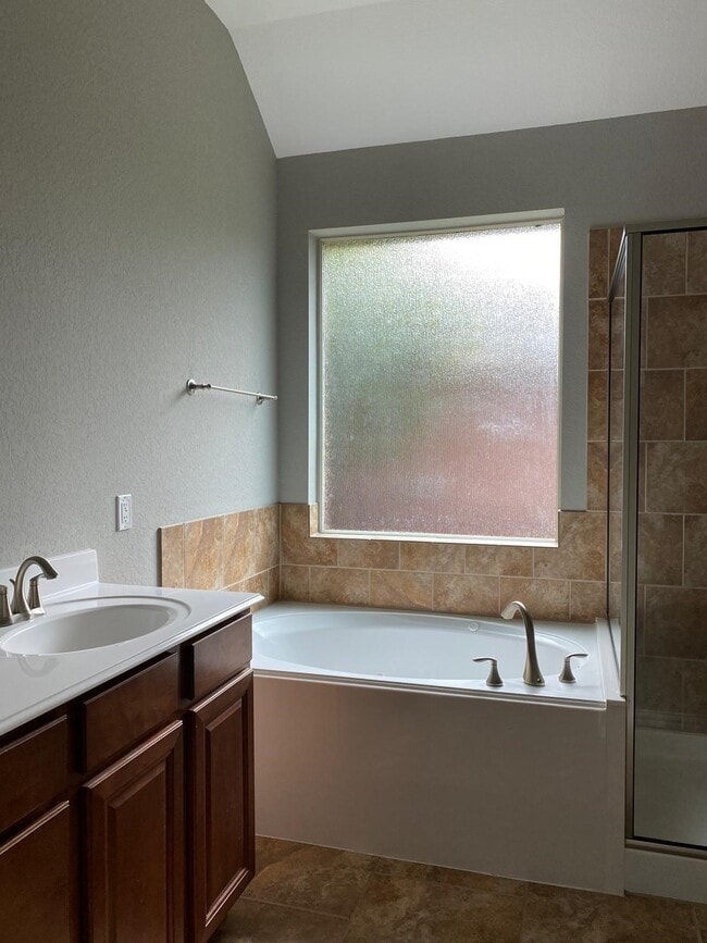 Building Photo - 42 Black Swan Ct