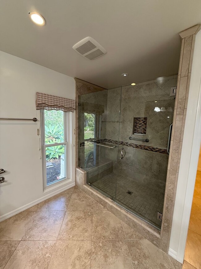 Building Photo - Exquisite Single-Story Retreat in Las Posas Estates