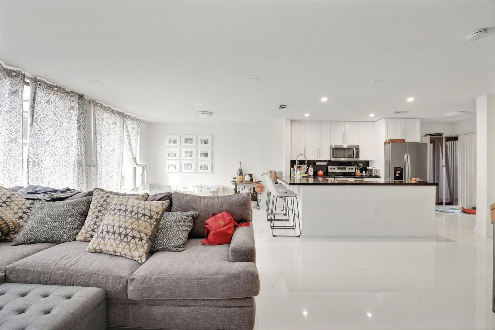 Building Photo - 3961 Adra Ave