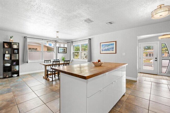 Building Photo - 10437 Cirimoya Ln
