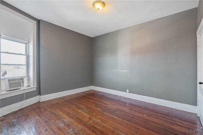 Building Photo - 319-25 N Salina St