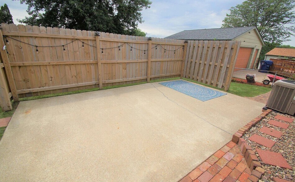 Building Photo - 2609 W 55th St