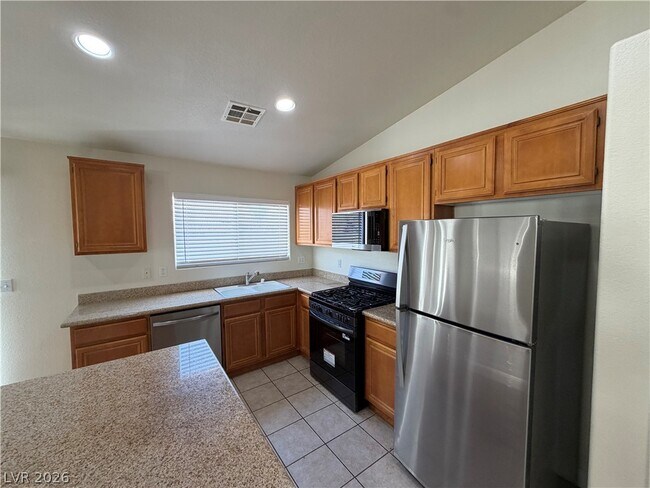 Building Photo - 513 Lava Beds Way