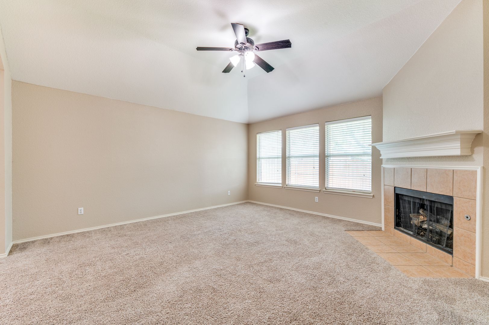 Building Photo - 1117 Red Hawk Dr