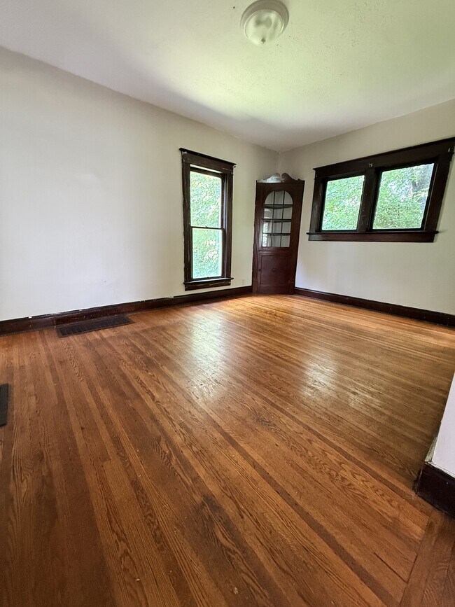 Building Photo - 430 Elmwood Pl