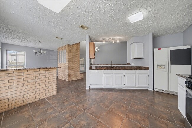 Building Photo - 319 Richvale Ln