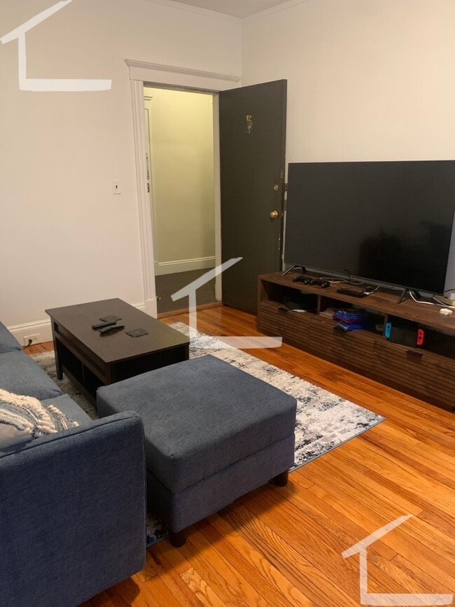 Building Photo - Check out this 1 bed 1 bath in Allston......