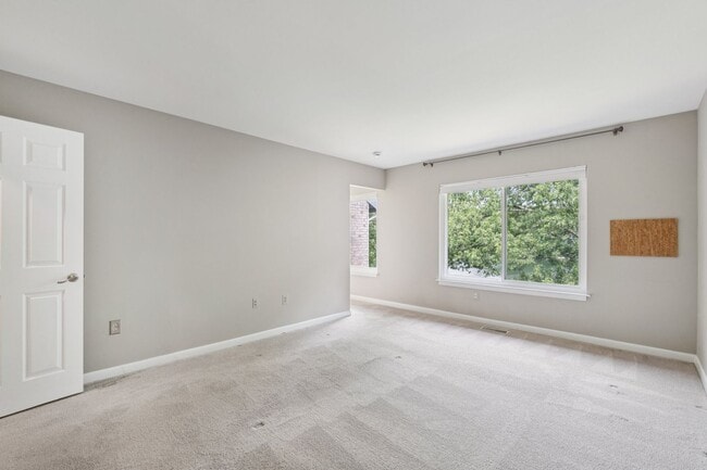 Building Photo - This is Reston living at its finest!