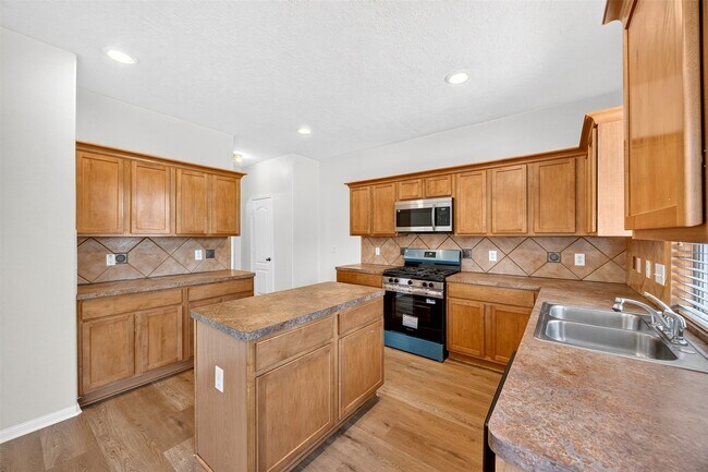 Building Photo - 19246 Hopeview Ct