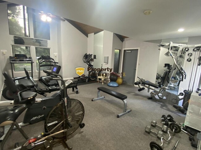 Building Photo - Coming Soon! 2 Bedroom Condo in Gated Community!