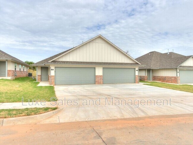 Building Photo - 3801 Franks Wy