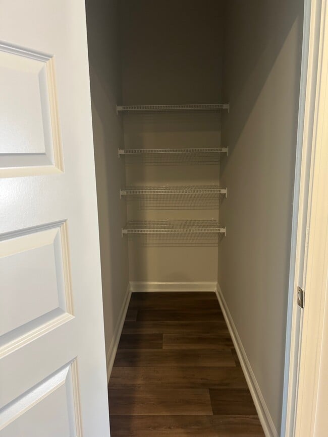 Building Photo - 404 Lehamite Ct