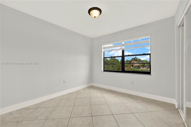 Building Photo - 1335 W 68th St