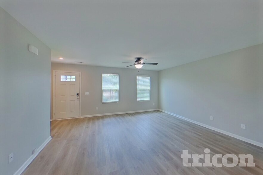 Building Photo - 120 Castlebrook Dr