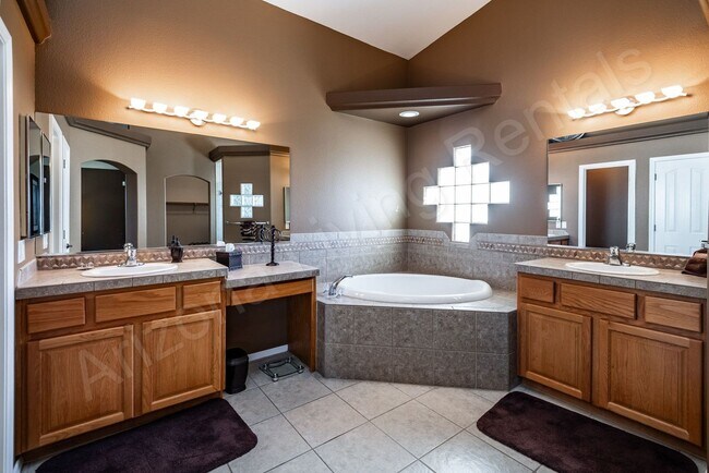 Building Photo - FURNISHED RENTAL
