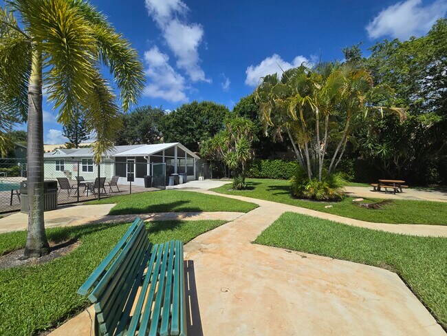 Building Photo - 1530 Royal Forest Ct