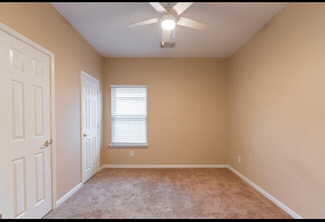 Building Photo - 3223 Legends Creek Dr