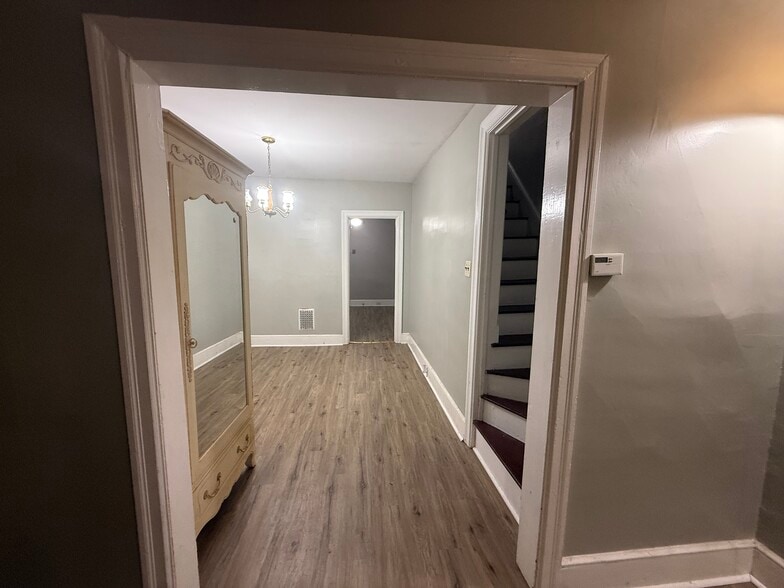 Building Photo - 212 Mannion Ave