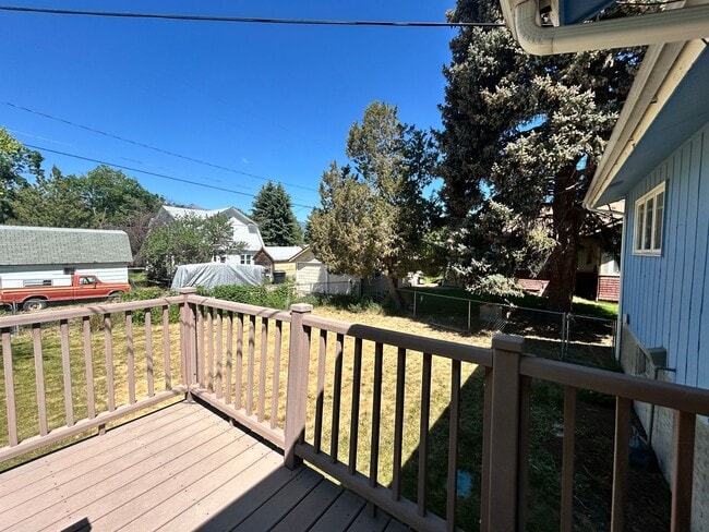 Building Photo - Large home in beautiful Stevensville setting