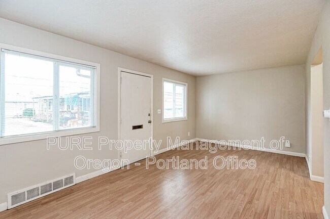 Building Photo - 7016 N Amherst St