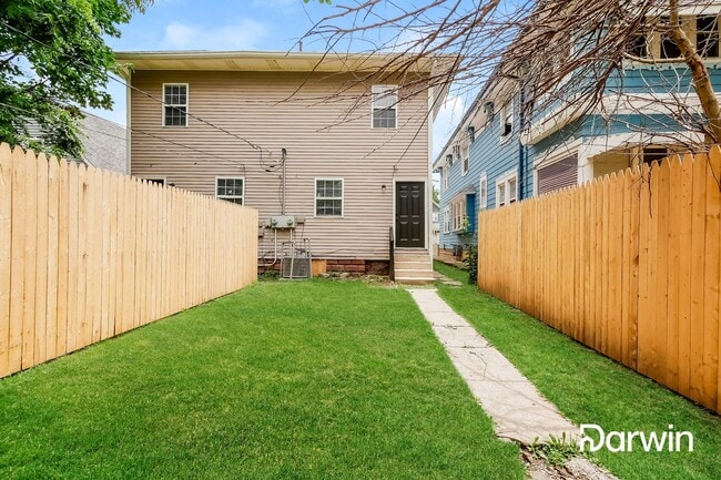 Building Photo - 1106 N Oakland Ave