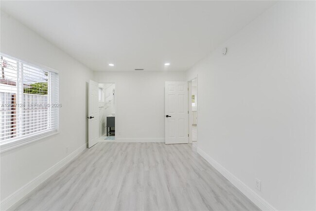 Building Photo - 481 NE 51st St